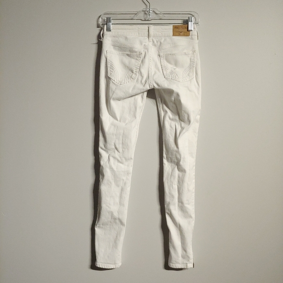 Hollister Jean - Picture 2 of 7